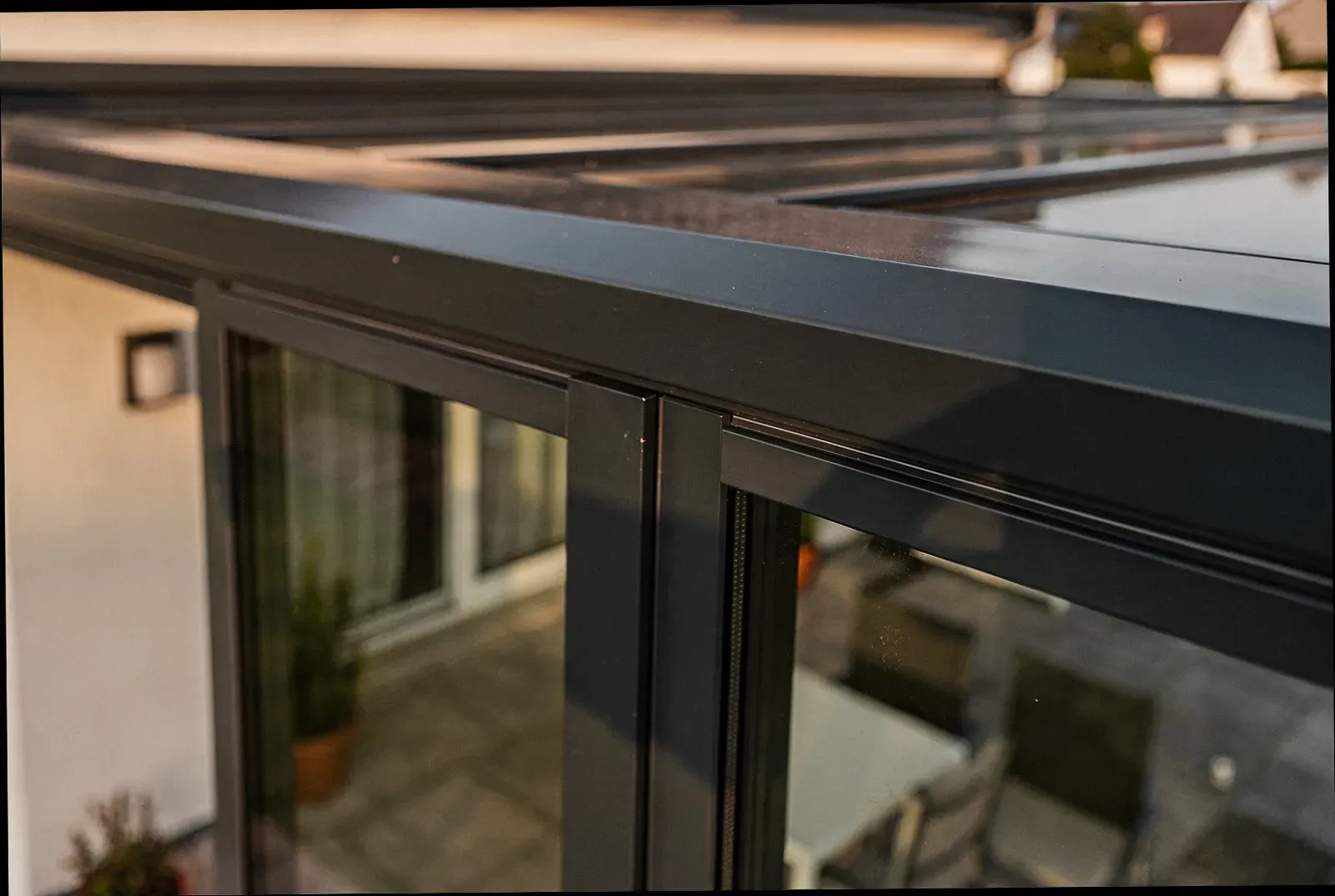 Glasschiebewand unter einem Glasdach, Detail Iserlohn